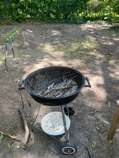 Charcoal grill — Holzkohlegrill