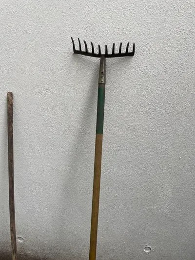 Garden rake — Gartenrechen