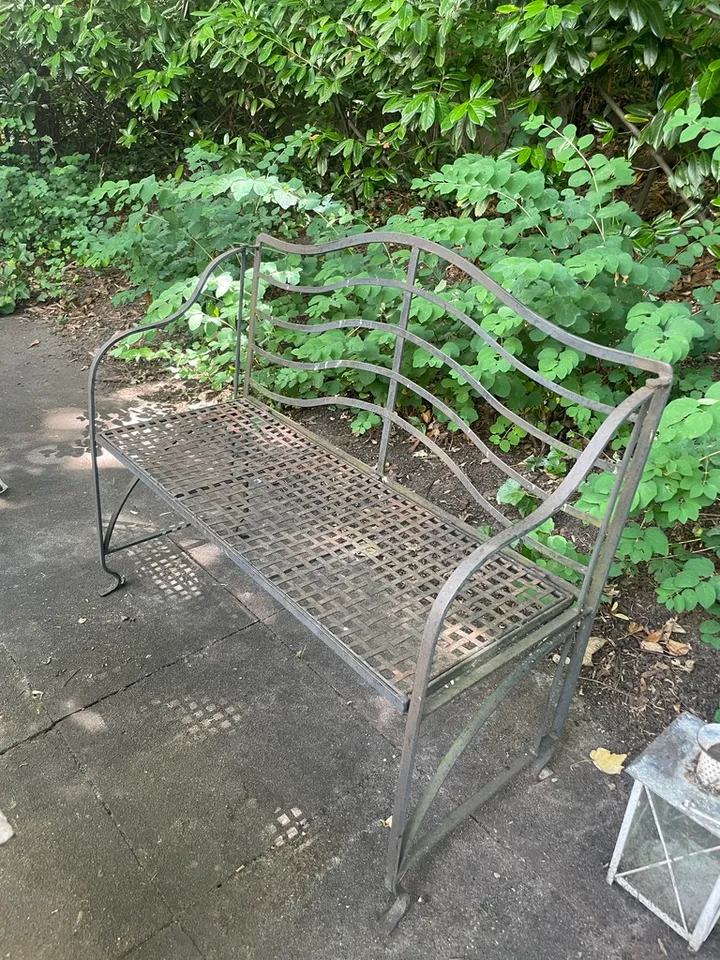 Metal garden bench — Gartenbank aus Metall